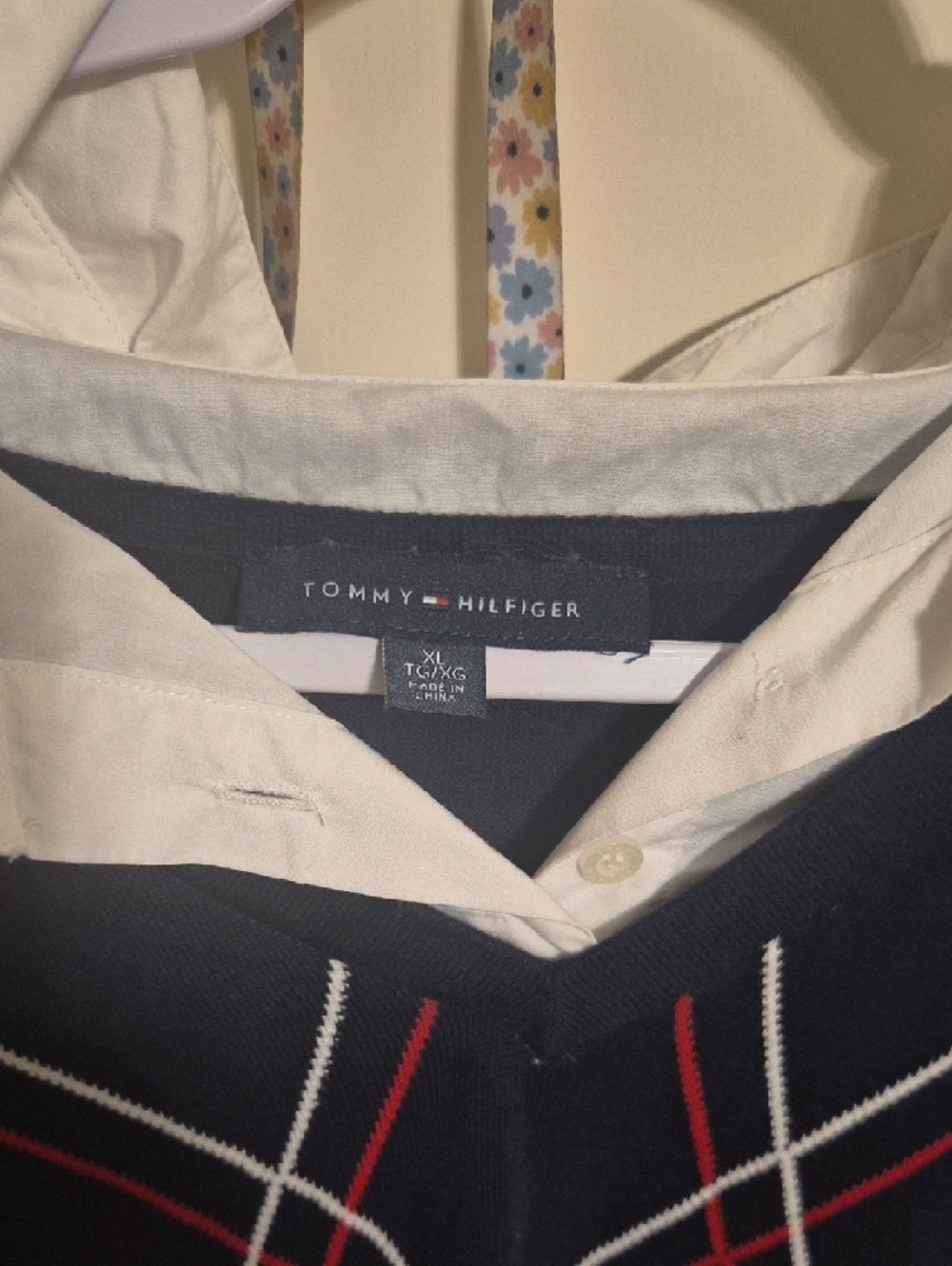 Tommy Hilfiger Navy V-Neck Sweater with Red & White Argyle Lines - Picture 2 of 3